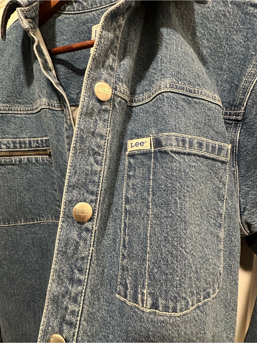 Vintage Women’s Lee Denim Buttoned Shirt Jacket w/ Unique Front Pockets, Size M - Picture 6 of 15